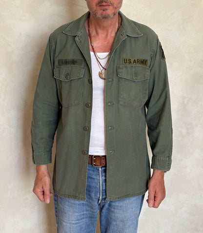 Large. Vietnam Era U.S. Army OG-107 Utility Shirt with 1st Infantry Division Shoulder Patch. Fatigue shirt