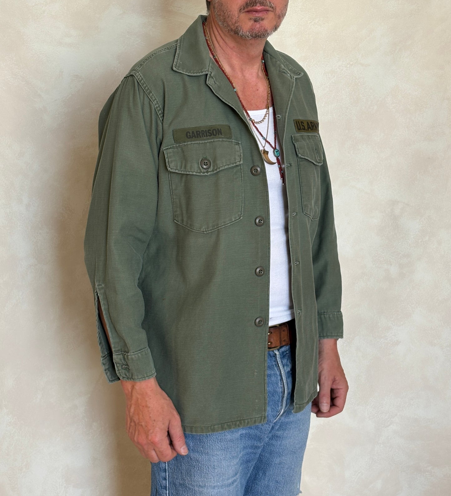 Large. Vietnam Era U.S. Army OG-107 Utility Shirt with 1st Infantry Division Shoulder Patch. Fatigue shirt