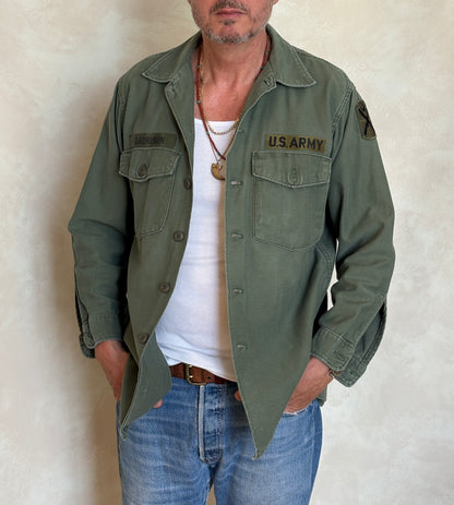 Large. Vietnam Era U.S. Army OG-107 Utility Shirt with 1st Infantry Division Shoulder Patch. Fatigue shirt