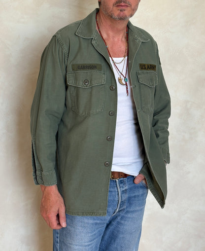 Large. Vietnam Era U.S. Army OG-107 Utility Shirt with 1st Infantry Division Shoulder Patch. Fatigue shirt