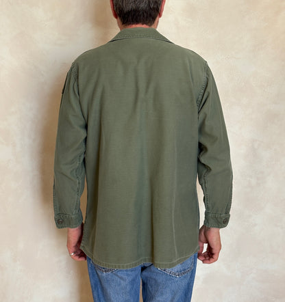 Large. Vietnam Era U.S. Army OG-107 Utility Shirt with 1st Infantry Division Shoulder Patch. Fatigue shirt