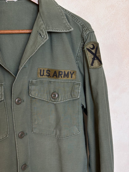 Large. Vietnam Era U.S. Army OG-107 Utility Shirt with 1st Infantry Division Shoulder Patch. Fatigue shirt
