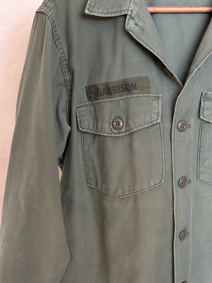 Large. Vietnam Era U.S. Army OG-107 Utility Shirt with 1st Infantry Division Shoulder Patch. Fatigue shirt