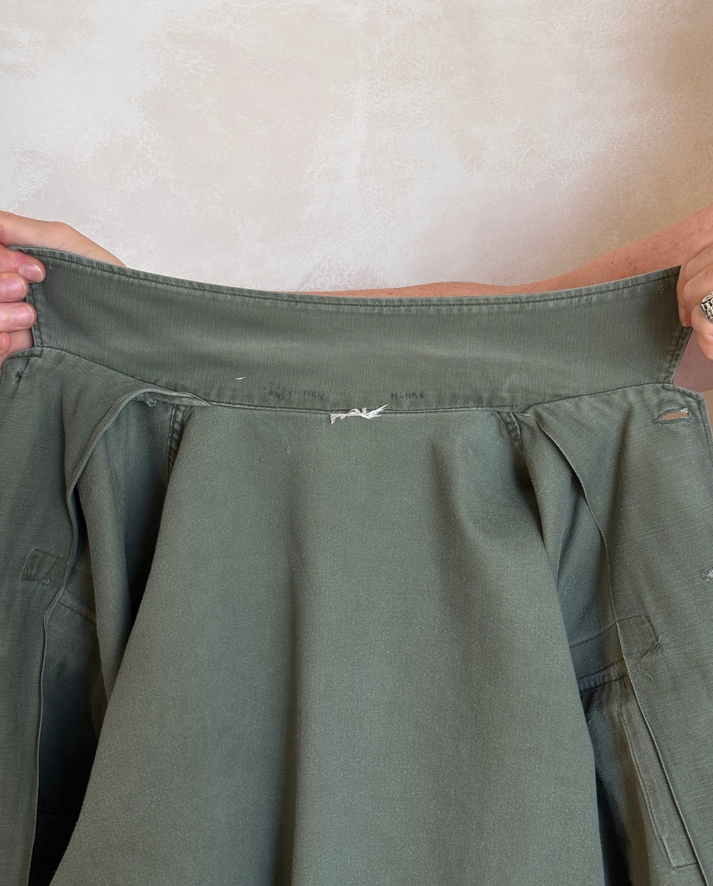 Large. Vietnam Era U.S. Army OG-107 Utility Shirt with 1st Infantry Division Shoulder Patch. Fatigue shirt