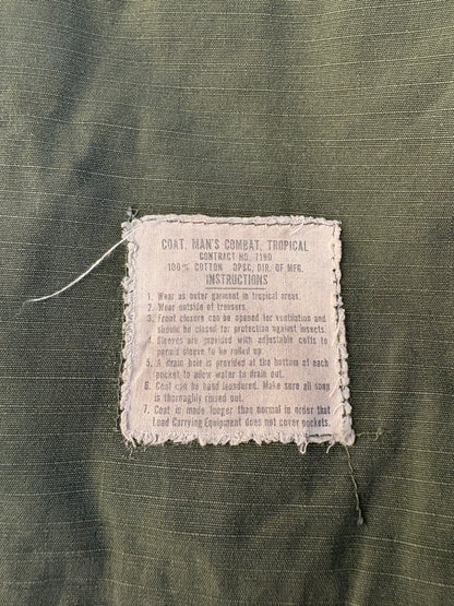 Small Short. Authentic US Army vintage Vietnam jungle jacket. Military