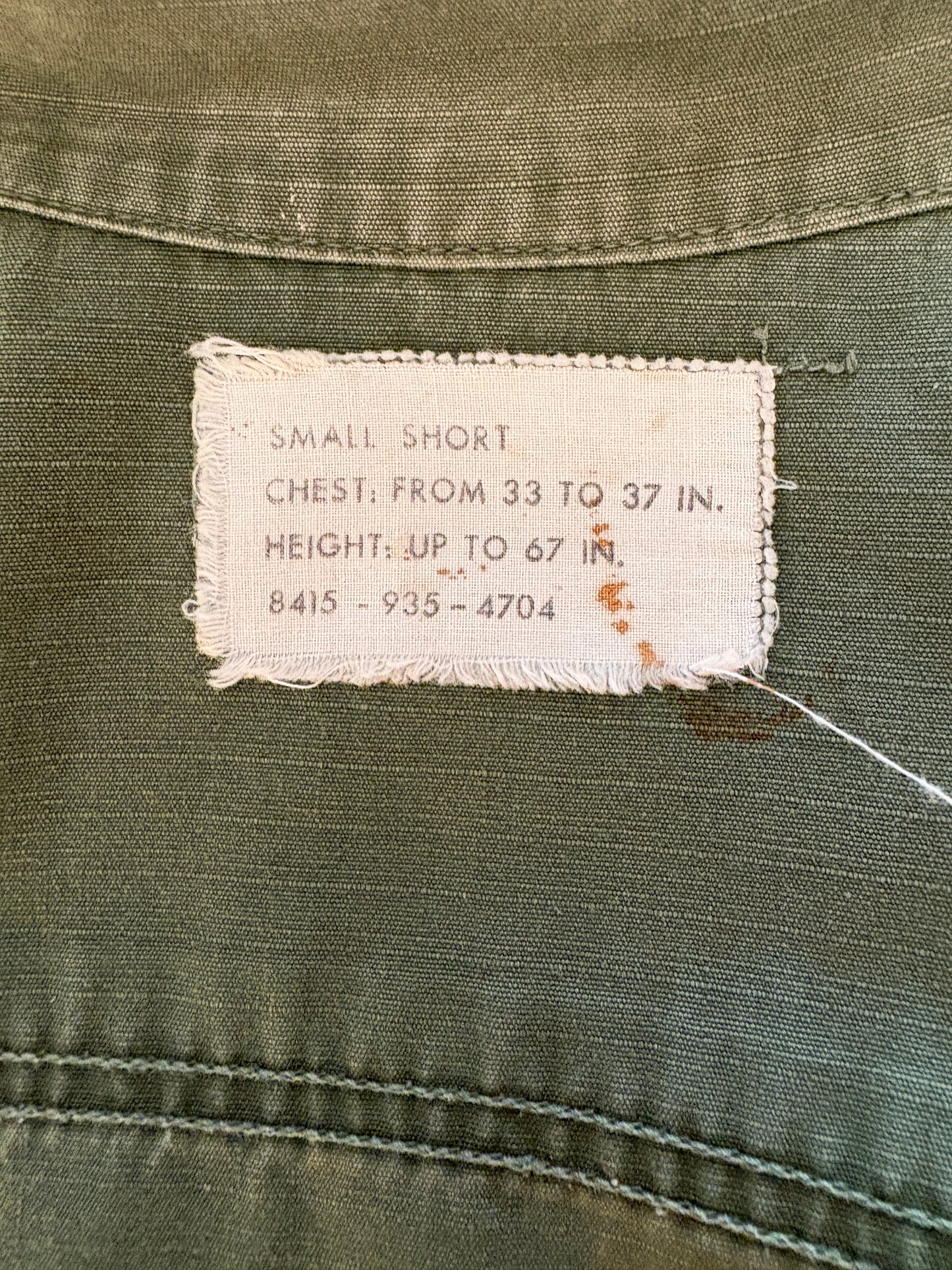 Small Short. Authentic US Army vintage Vietnam jungle jacket. Military