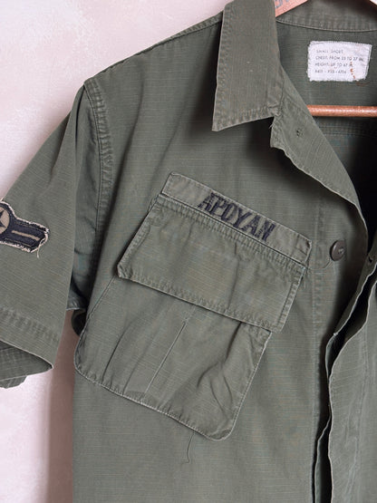 Small Short. Authentic US Army vintage Vietnam jungle jacket. Military