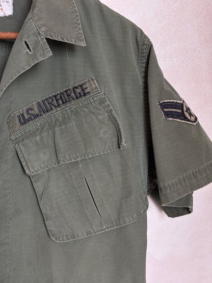 Small Short. Authentic US Army vintage Vietnam jungle jacket. Military