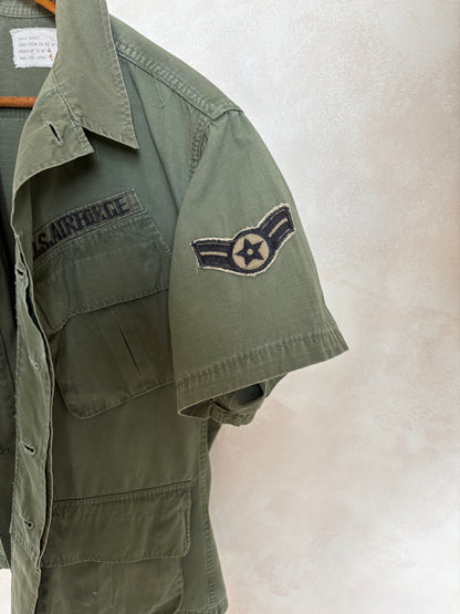Small Short. Authentic US Army vintage Vietnam jungle jacket. Military