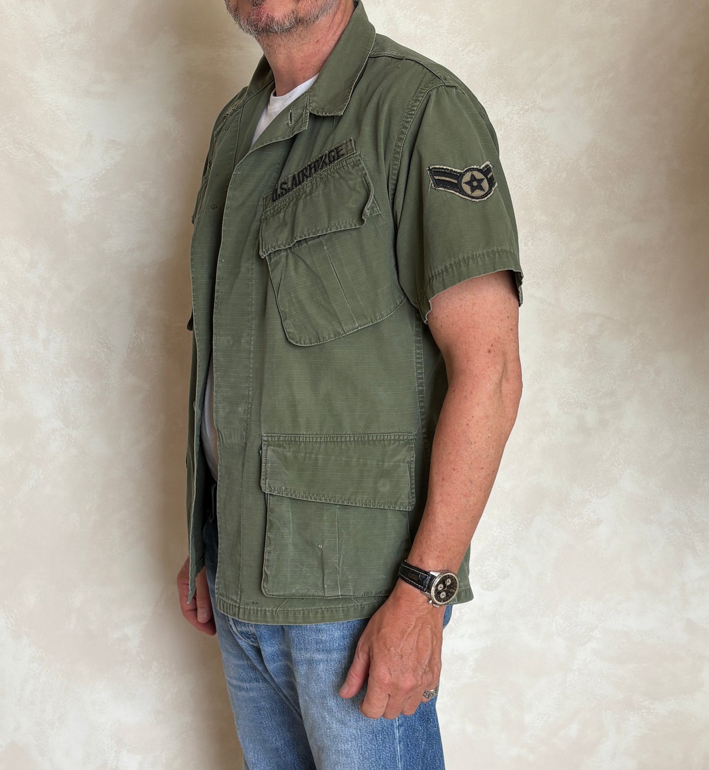 Small Short. Authentic US Army vintage Vietnam jungle jacket. Military