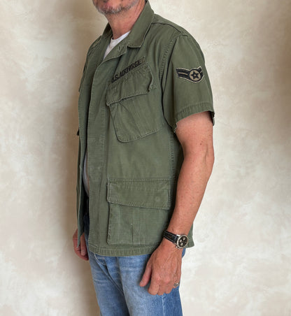 Small Short. Authentic US Army vintage Vietnam jungle jacket. Military