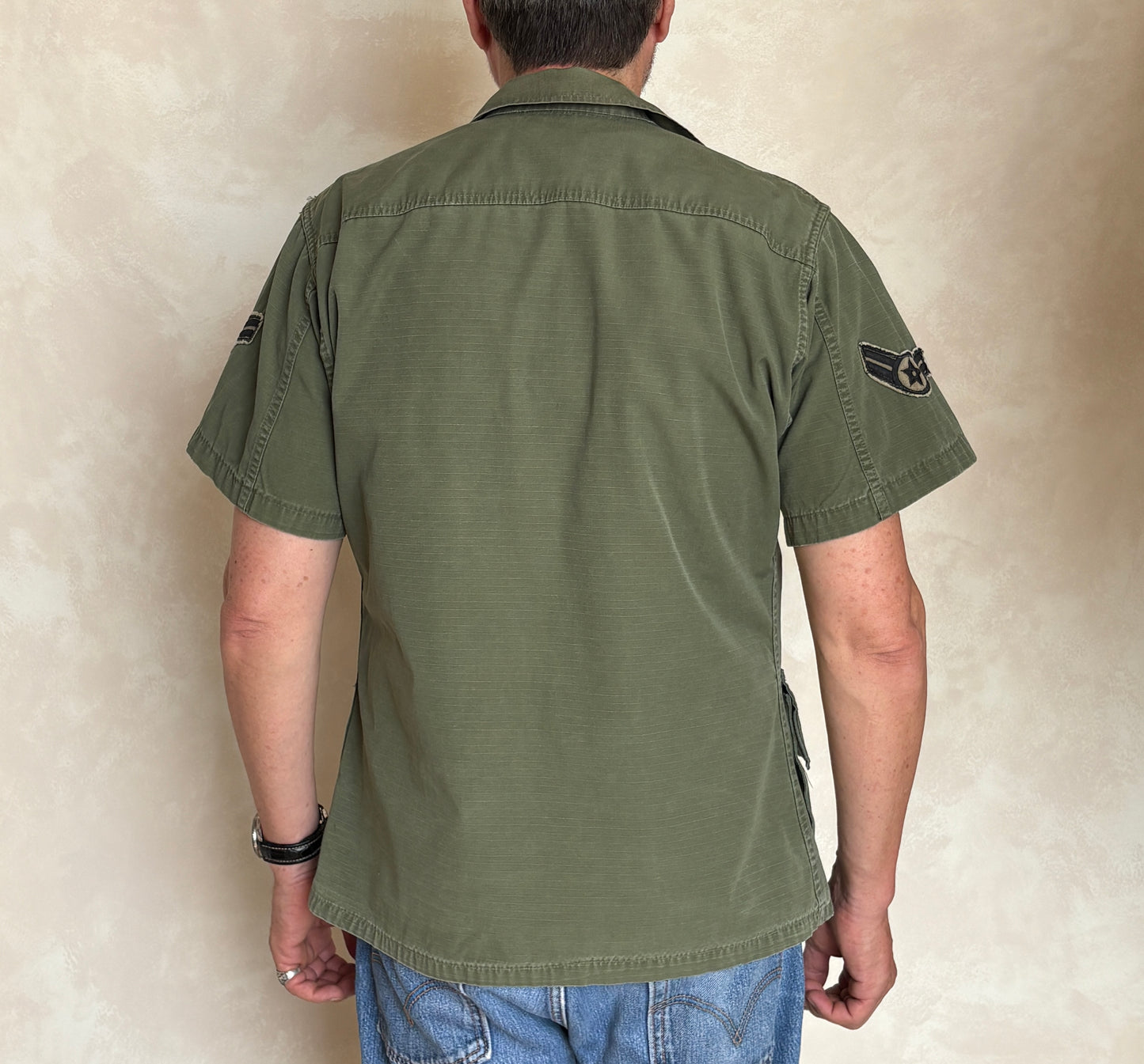 Small Short. Authentic US Army vintage Vietnam jungle jacket. Military