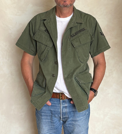 Small Short. Authentic US Army vintage Vietnam jungle jacket. Military