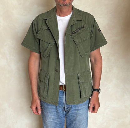 Small Short. Authentic US Army vintage Vietnam jungle jacket. Military
