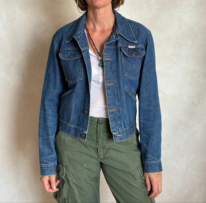 Size 34US / 44EU. Authentic 80s Wrangler denim jacket -4 pockets- Made in the USA-AJ357 Studio