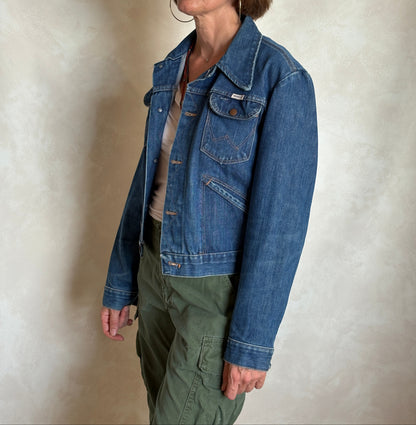 Size 34US / 44EU. Authentic 80s Wrangler denim jacket -4 pockets- Made in the USA-AJ357 Studio