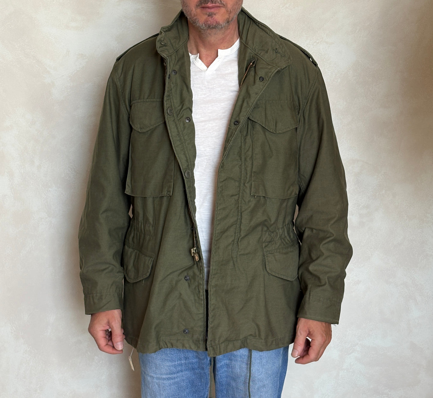 Med Reg. Authentic 1982 US Army M-65 field jacket .Military issued.
