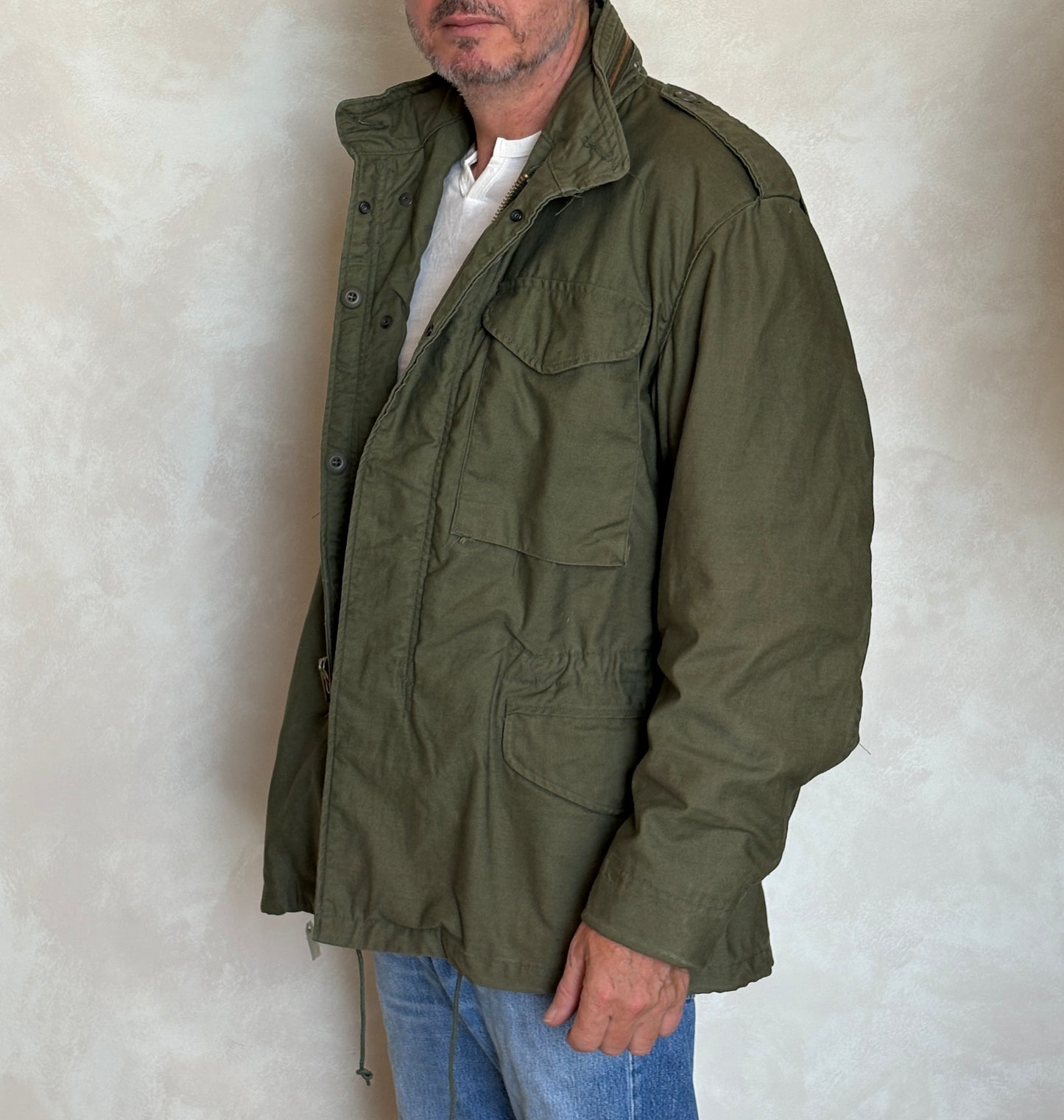 Med Reg. Authentic 1982 US Army M-65 field jacket .Military issued.