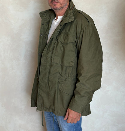 Med Reg. Authentic 1982 US Army M-65 field jacket .Military issued.