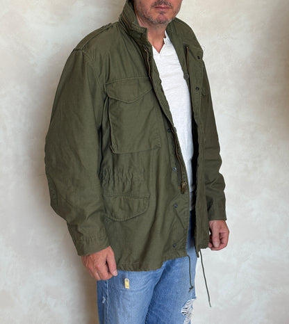 Med Reg. Authentic 1982 US Army M-65 field jacket .Military issued.