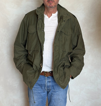 Med Reg. Authentic 1982 US Army M-65 field jacket .Military issued.