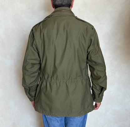 Med Reg. Authentic 1982 US Army M-65 field jacket .Military issued.