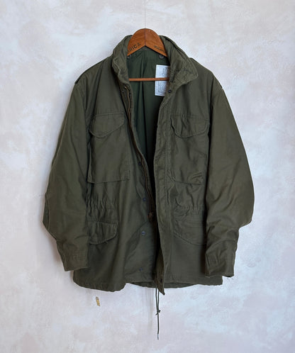 Med Reg. Authentic 1982 US Army M-65 field jacket .Military issued.