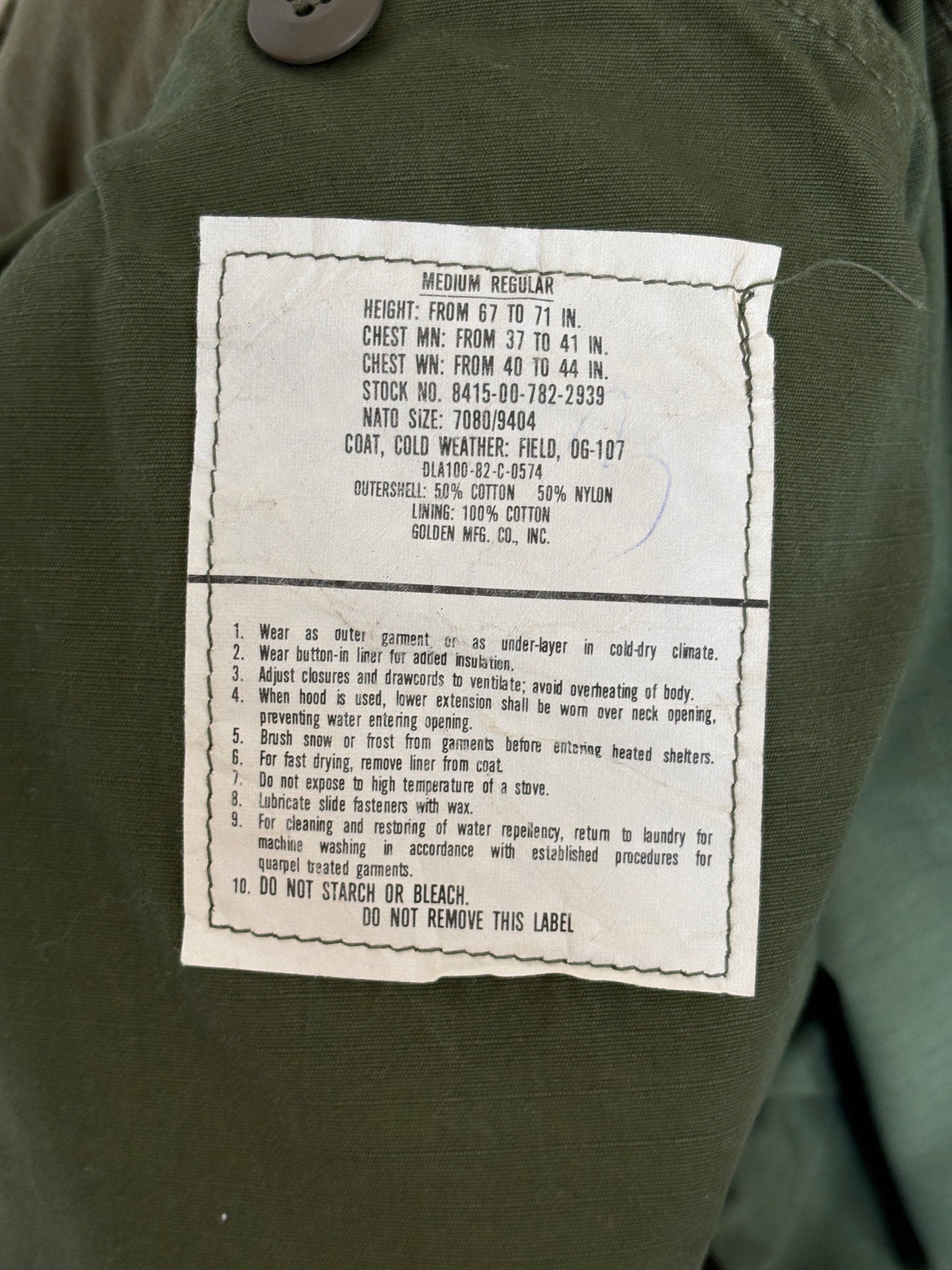 Med Reg. Authentic 1982 US Army M-65 field jacket .Military issued.