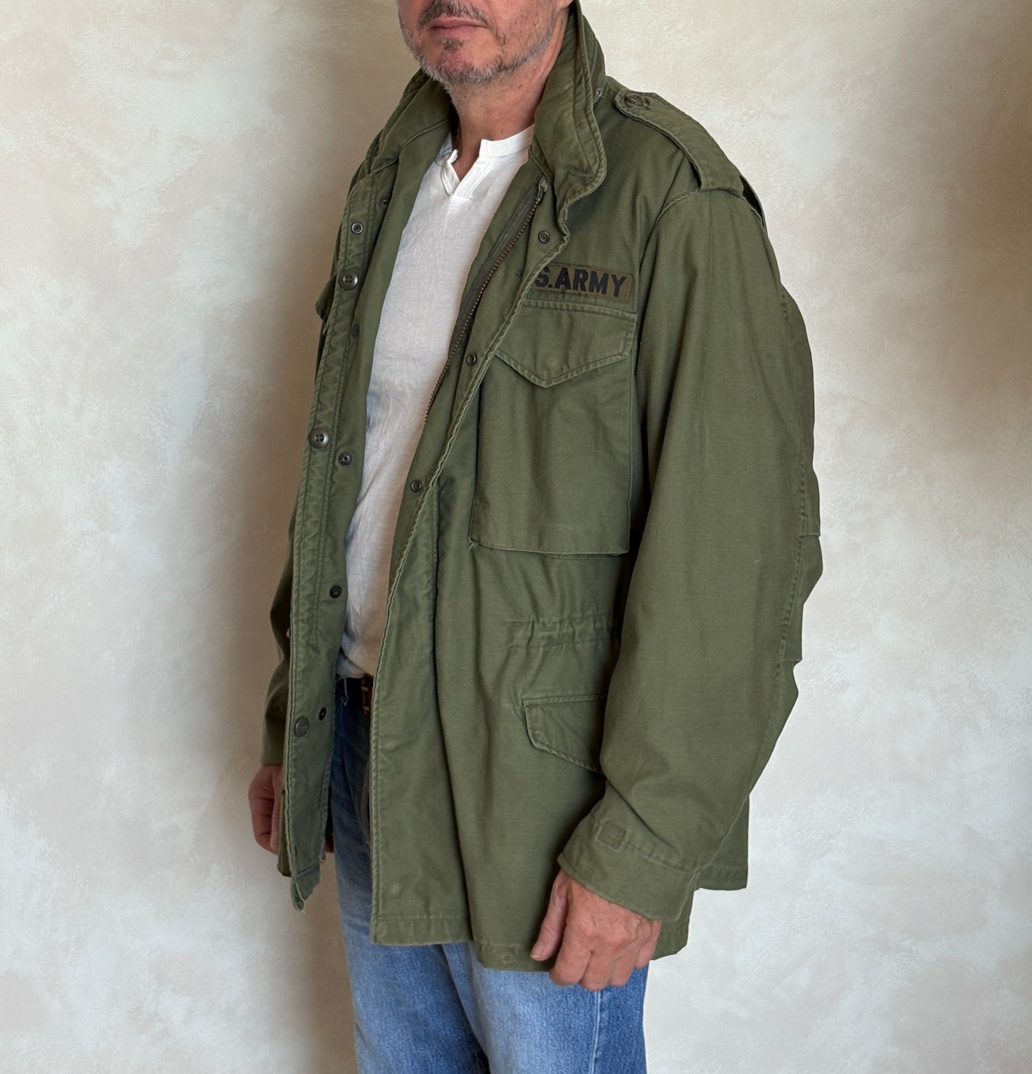 Med Reg. Authentic 1975 US M-65 field jacket . Military issued Vietnam war era.