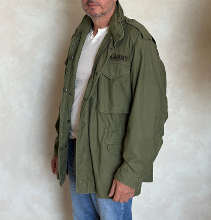 Med Reg. Authentic 1975 US M-65 field jacket . Military issued Vietnam war era.