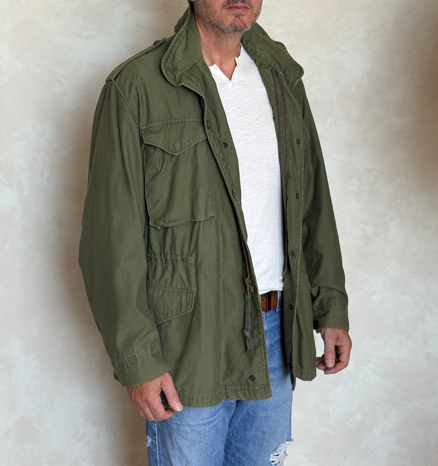 Med Reg. Authentic 1975 US M-65 field jacket . Military issued Vietnam war era.