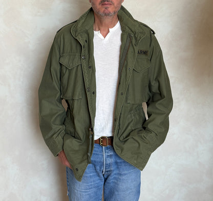 Med Reg. Authentic 1975 US M-65 field jacket . Military issued Vietnam war era.