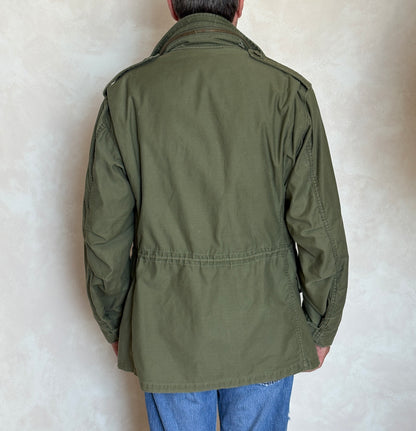 Med Reg. Authentic 1975 US M-65 field jacket . Military issued Vietnam war era.