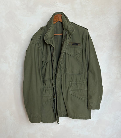 Med Reg. Authentic 1975 US M-65 field jacket . Military issued Vietnam war era.