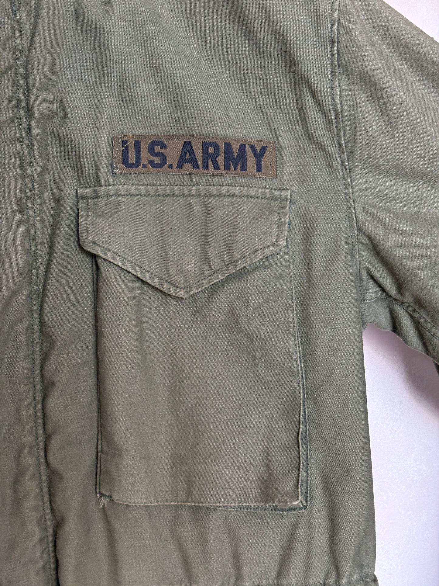 Med Reg. Authentic 1975 US M-65 field jacket . Military issued Vietnam war era.