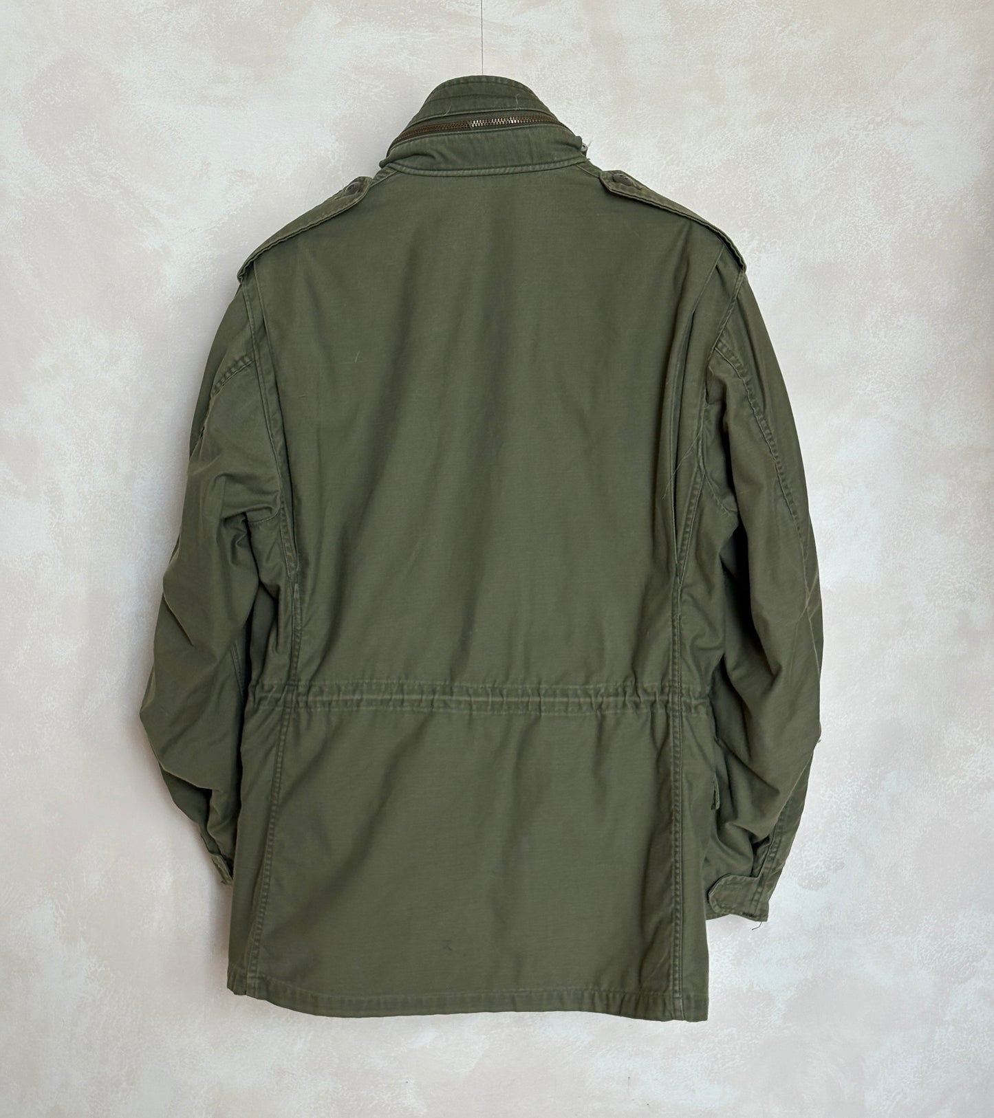 Med Reg. Authentic 1975 US M-65 field jacket . Military issued Vietnam war era.