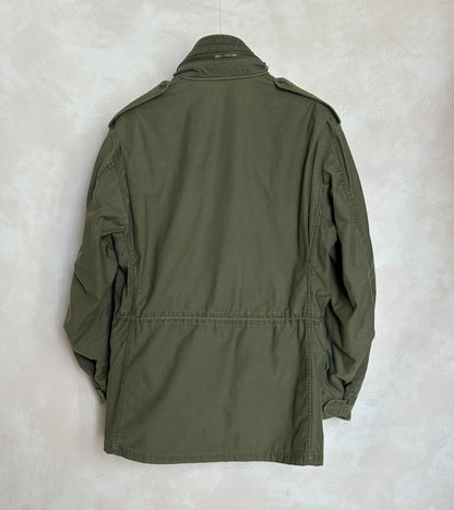 Med Reg. Authentic 1975 US M-65 field jacket . Military issued Vietnam war era.