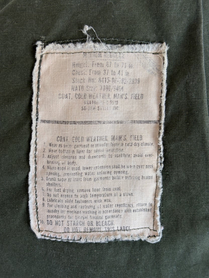 Med Reg. Authentic 1975 US M-65 field jacket . Military issued Vietnam war era.