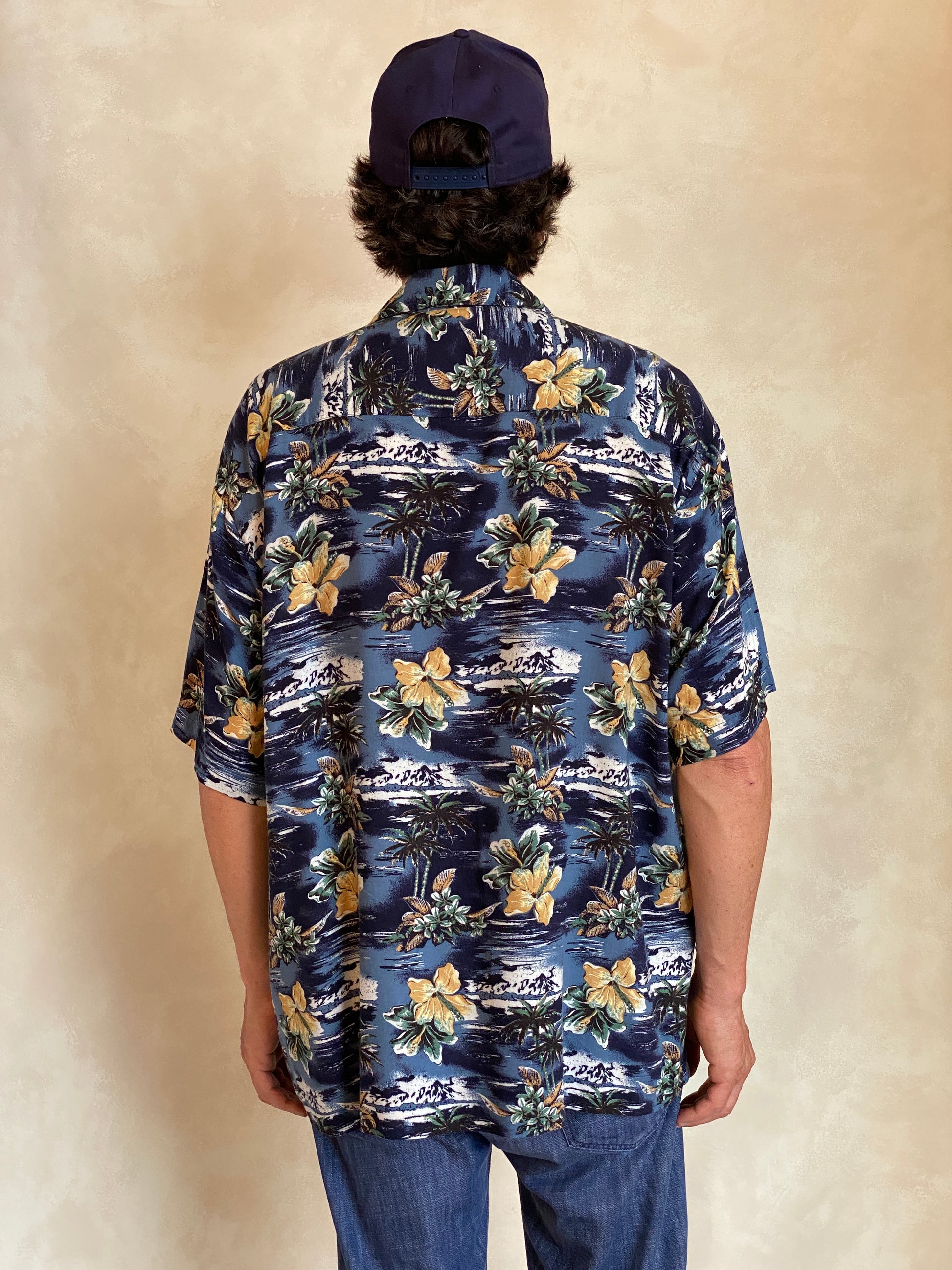 Size Large. Vintage 90s Rayon Hawaiian shirt by Natural Issue - USA Vintage Bcn