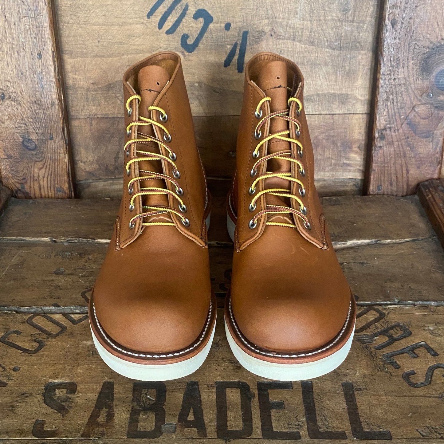 Size 8 D (41 EU ) Red Wing Heritage Classic Round Toe 9107 ( Second ) - USA Vintage Bcn