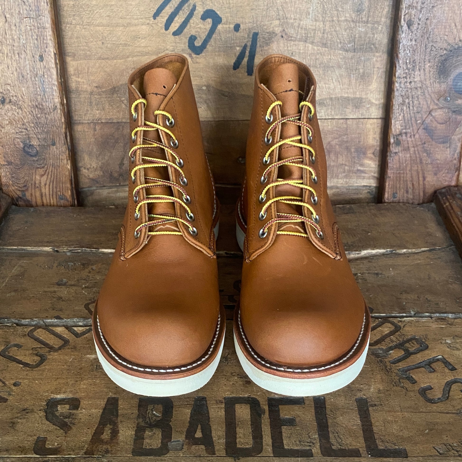 Size 8 D (41 EU ) Red Wing Heritage Classic Round Toe 9107 ( Second ) - USA Vintage Bcn