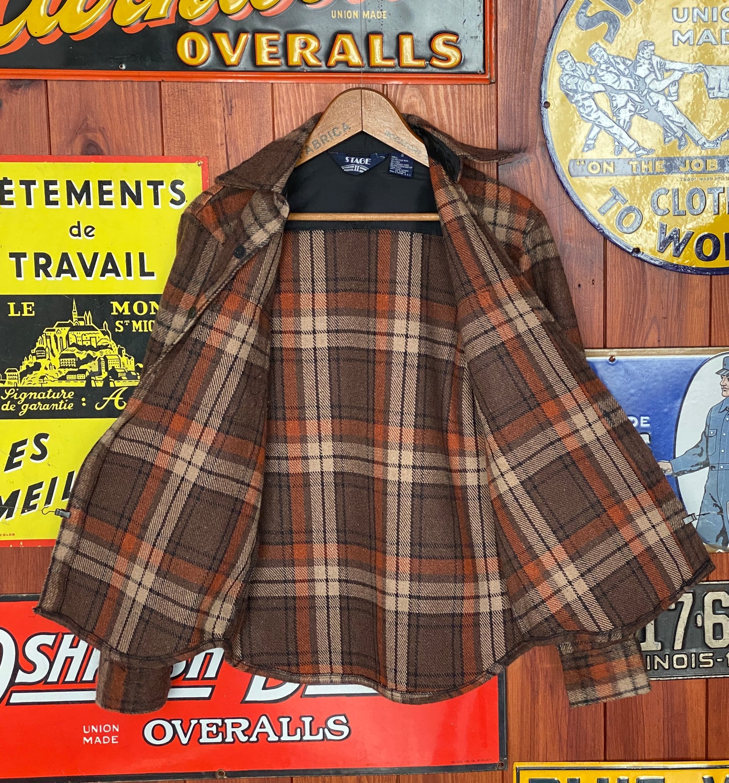 Size Small. 80s heavy plaid shirt