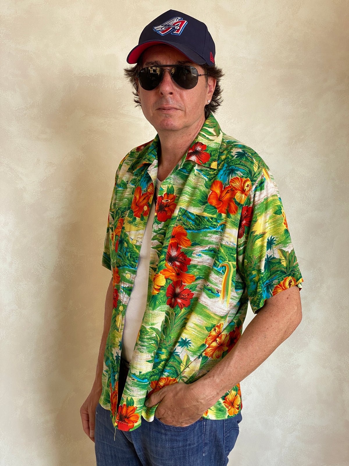 Size L. Vintage 80s Rayon Hawaiian shirt-AJ357 Studio