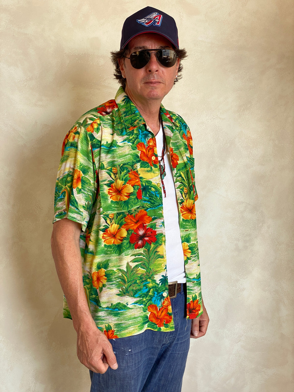 Size L. Vintage 80s Rayon Hawaiian shirt-AJ357 Studio