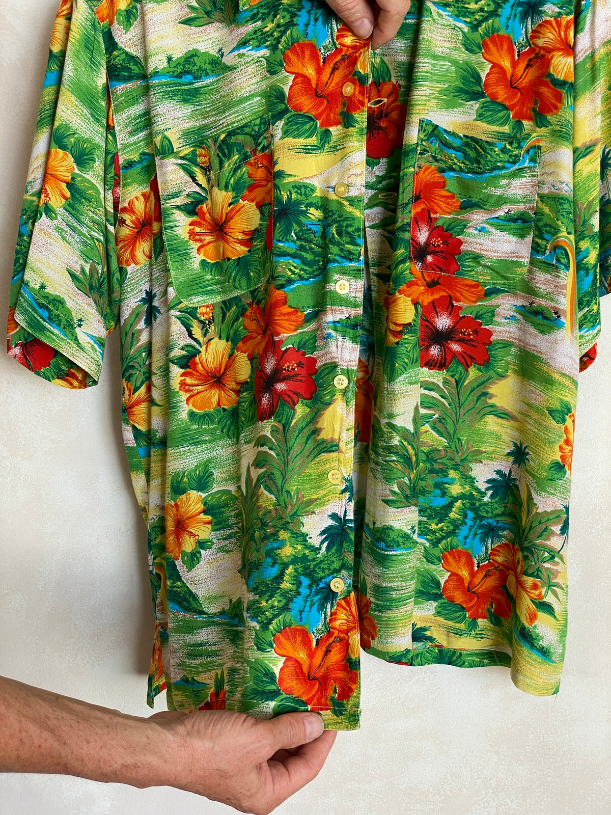 Size L. Vintage 80s Rayon Hawaiian shirt-AJ357 Studio