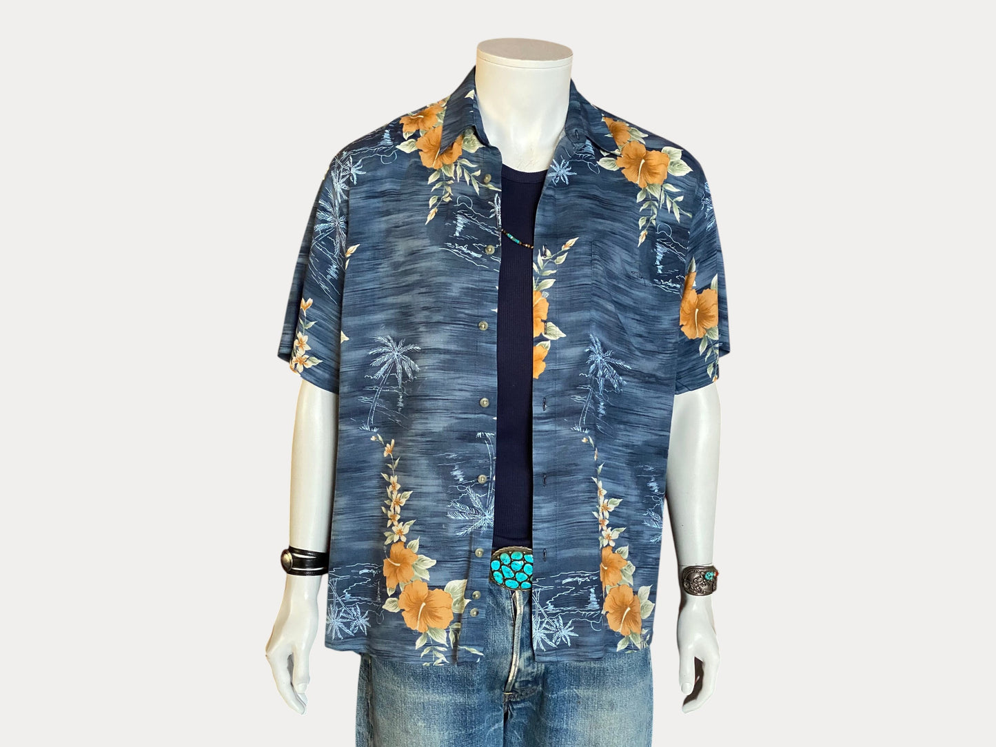 Size Small. Vintage 90s Hawaiian rayon shirt made by Van Heusen