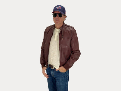 Veste en cuir vintage des années 80, taille 42 (taille 50 euros). Style réservé aux membres.