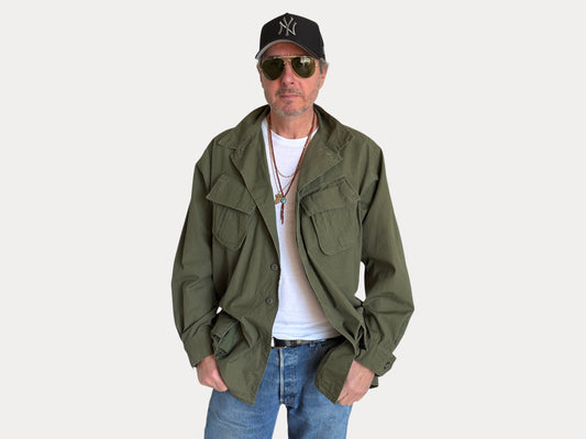 Large Long. Authentic 1968 US Army vintage Vietnam jungle jacket.