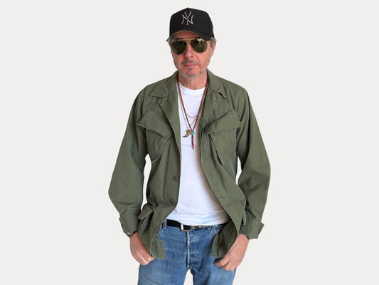 Small Long . Authentic 1969 US Army vintage Vietnam jungle jacket.