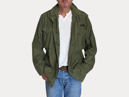 Med Reg. Authentic 1975 US M-65 field jacket . Military issued Vietnam war era.